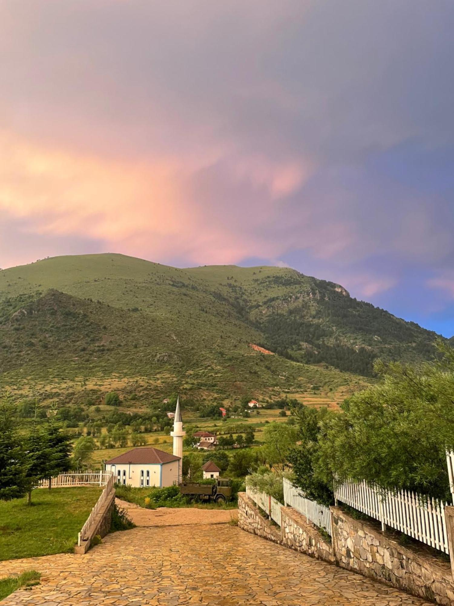 Lura Hotel Fushe-Lure Exterior foto